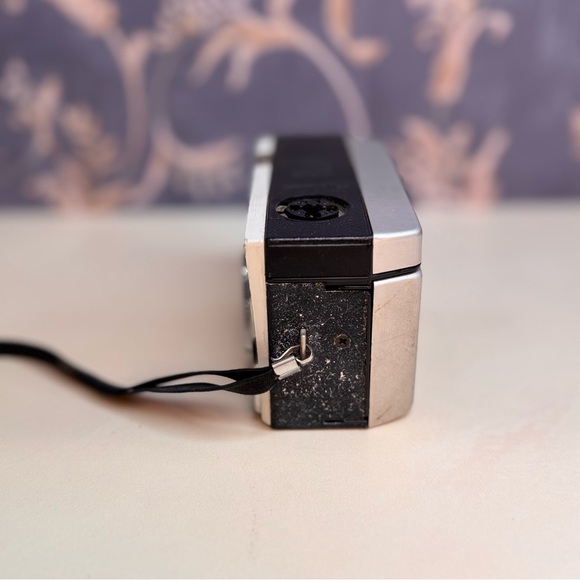 Vintage Estate 1960's Kodak Instamatic 104 Camera with Wrist Strap UNTESTED - Picture 5 of 13